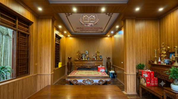 Thiết kế phòng thờ đẹp, trang nghiêm với hệ vách ốp tường vân gỗ cao cấp của Hưng Thịnh Vượng